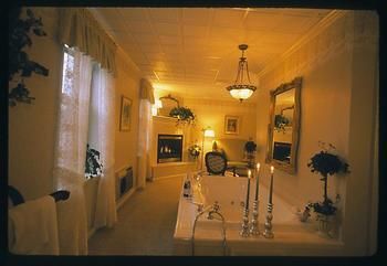 The Globe 4* East Greenville